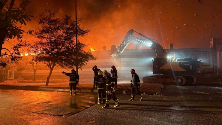 Gaziantep’te Geri Dönüşüm Fabrikasındaki Yangın Kontrol Altına Alındı