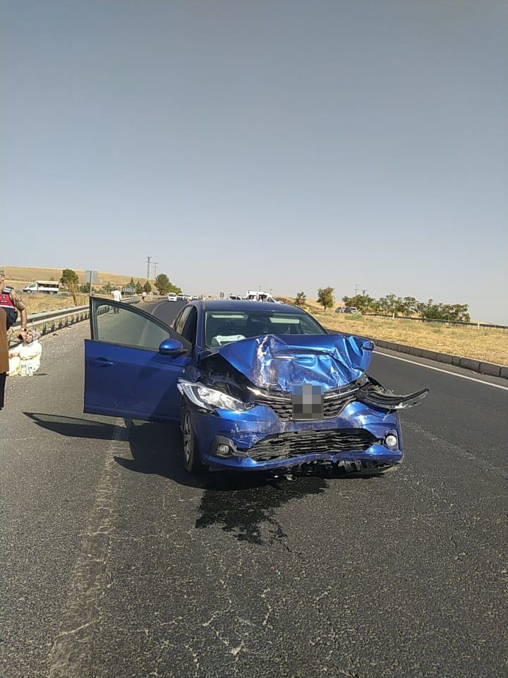 Diyarbakır’da Hafif Ticari İle Otomobil Çarpıştı: 5 Yaralı