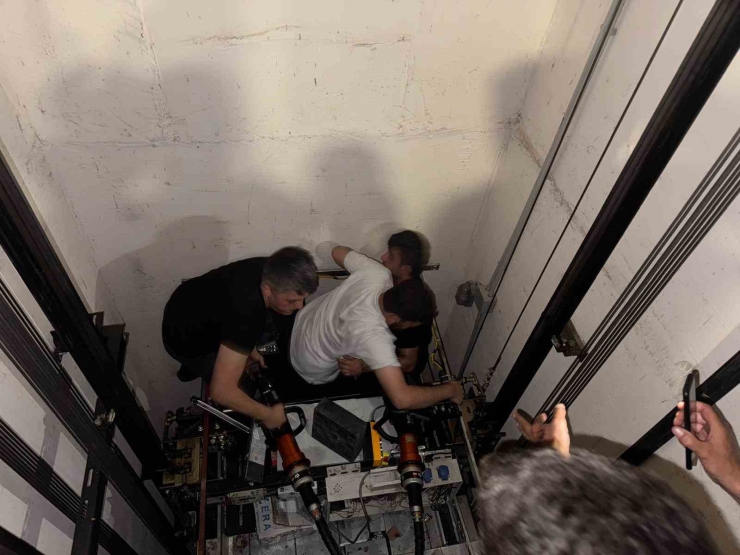Diyarbakır’da Maça Gelen Taraftarlar Asansörde Mahsur Kaldı