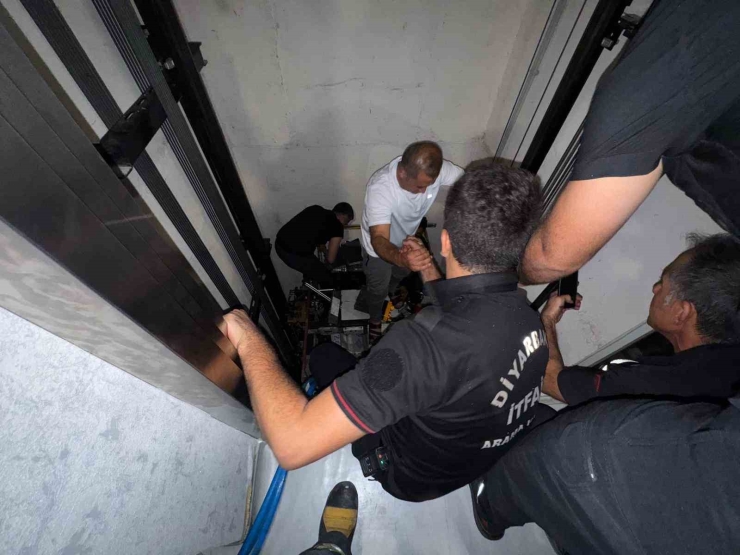 Diyarbakır’da Maça Gelen Taraftarlar Asansörde Mahsur Kaldı