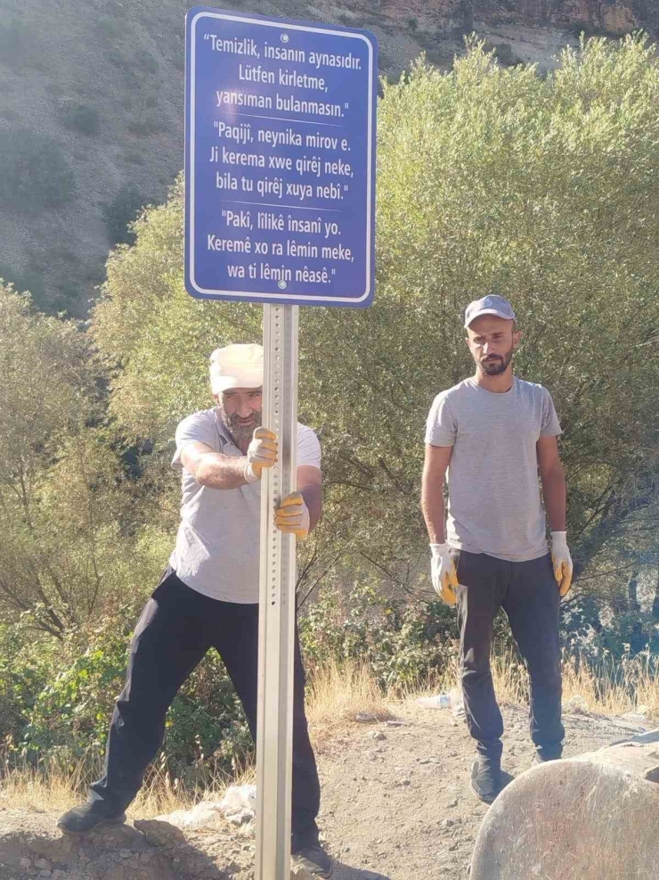 Eğil Belediyesi Piknik Alanlarının Temiz Tutulması İçin 3 Dilde Uyarı Levhaları Yerleştirdi
