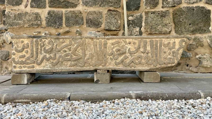 Diyarbakır’da Saint George Kilisesi’nin Hiçbir Zaman Hamam Olarak Kullanılmadığını İspatlayan Kitabe Ortaya Çıktı