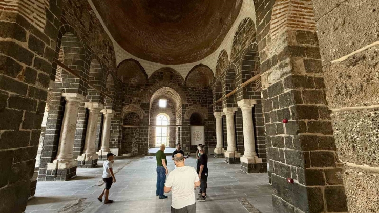 Diyarbakır’da Saint George Kilisesi’nin Hiçbir Zaman Hamam Olarak Kullanılmadığını İspatlayan Kitabe Ortaya Çıktı