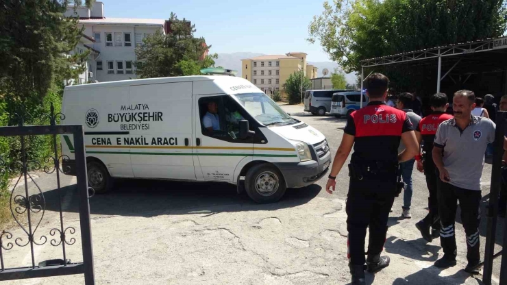 İş Makinesinin Altında Kalan Operatör Hayatını Kaybetti