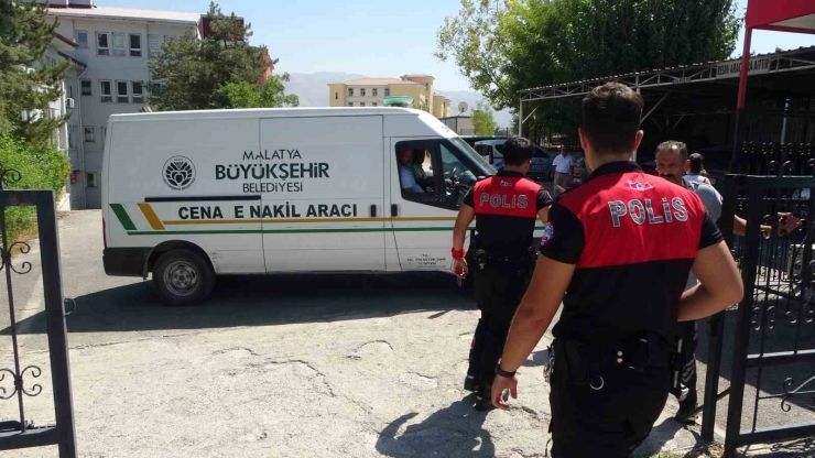 İş Makinesinin Altında Kalan Operatör Hayatını Kaybetti