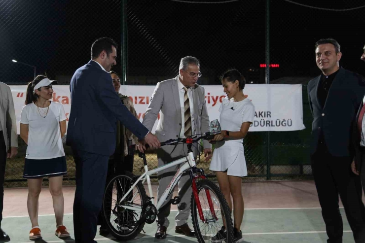 Diyarbakır İl Sağlık Müdürlüğü Tenis Turnuvası Finali Gerçekleşti