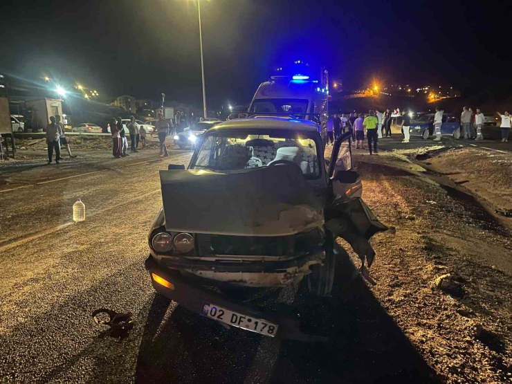 Adıyaman’da Otomobiller Çarpıştı: 3 Yaralı