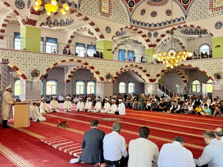 Diyarbakır’da 12 Öğrenci Hafızlık İcazet Belgelerini Aldı