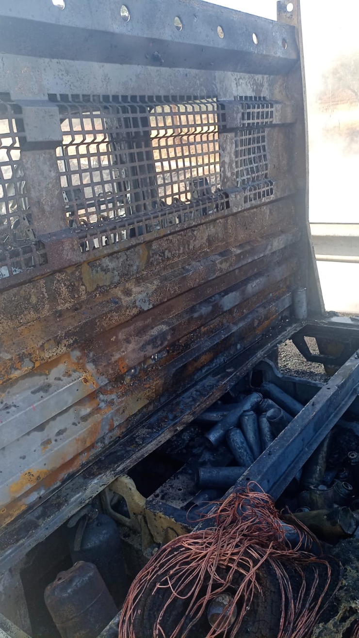 Seyir Halindeki Kamyonet Alev Topuna Döndü: 1 Yaralı