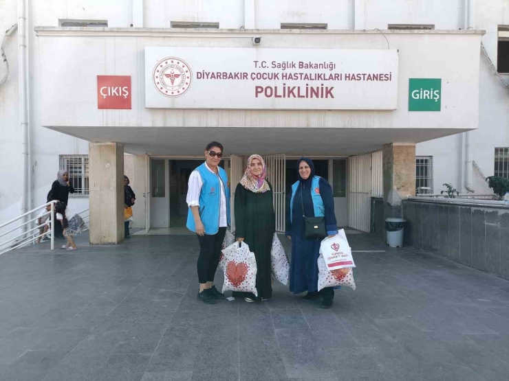 Diyarbakır Müftülüğünden Yenidoğan Bebeklere Hediye Paketi