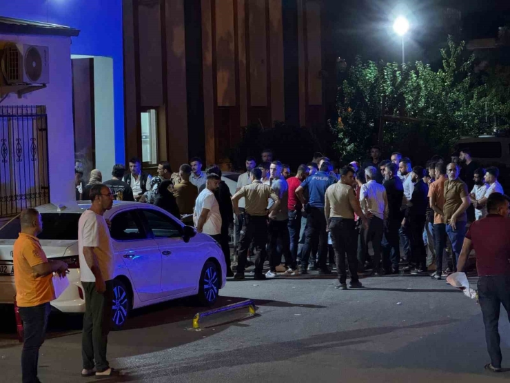 Sokak Ortasında Saldırıya Uğrayan Genç Hayatını Kaybetti