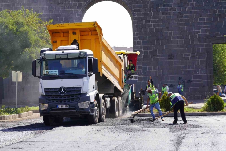 Bucak, Asfalt Çalışmasını Yerinde İnceledi