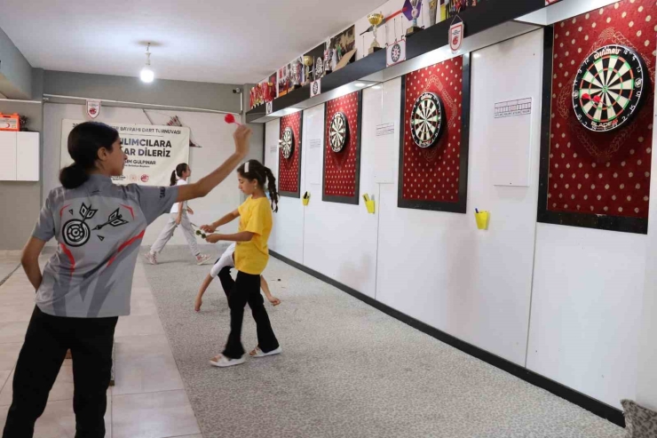 Zafer Bayramı Dart Turnuvasında Ödüller Sahiplerini Buldu
