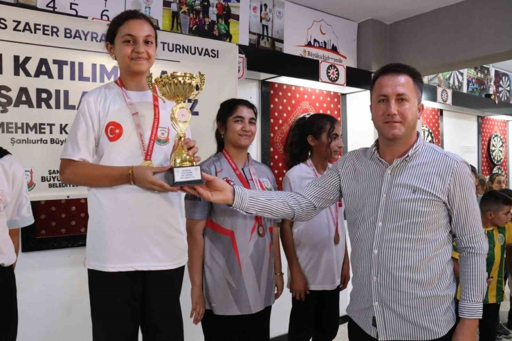 Zafer Bayramı Dart Turnuvasında Ödüller Sahiplerini Buldu