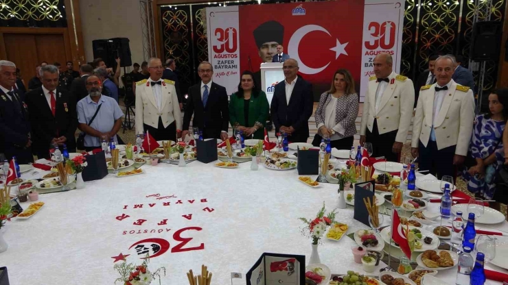 Malatya’da 30 Ağustos Zafer Bayramı Resepsiyonu Düzenlendi