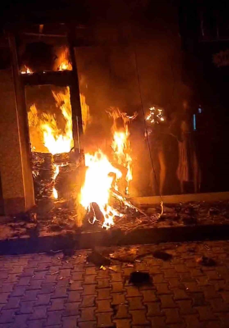 Adıyaman’da Giyim Mağazasına Molotofkokteyli Saldırı