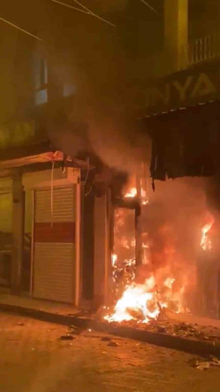 Adıyaman’da Giyim Mağazasına Molotofkokteyli Saldırı