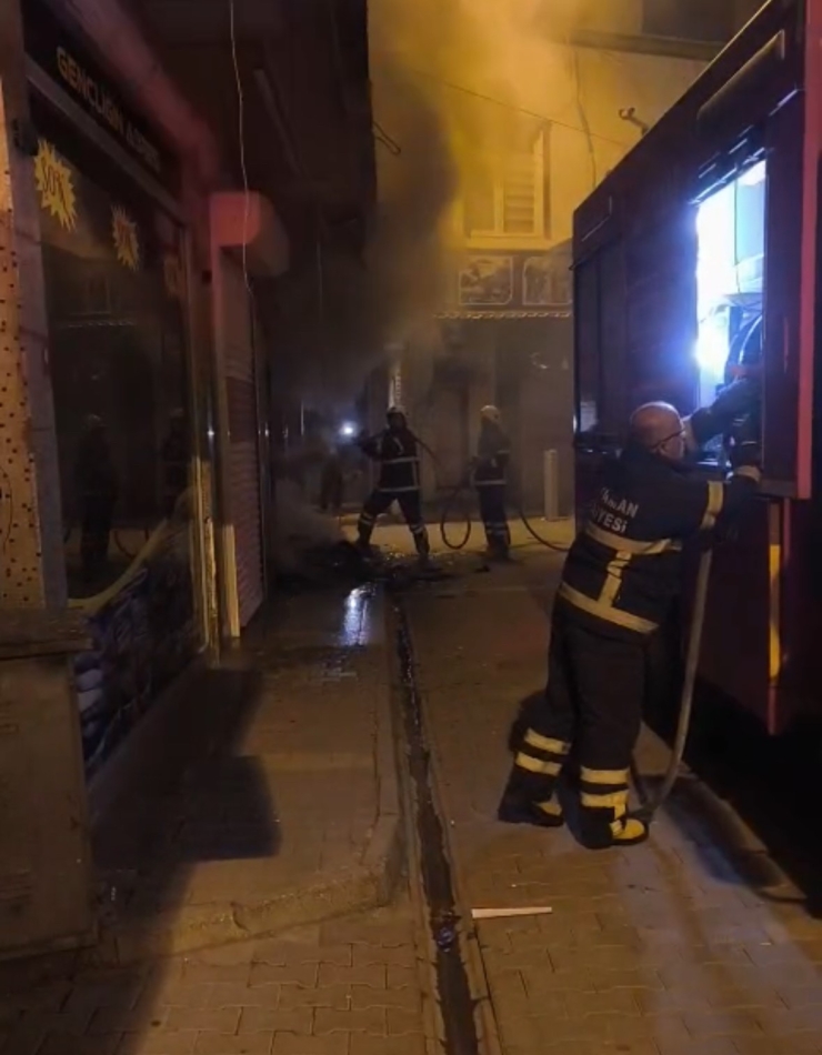 Adıyaman’da Giyim Mağazasına Molotofkokteyli Saldırı