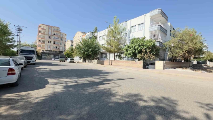 Kardeşi Ve Yeğenlerinin Gözü Önünde Eniştesini Öldürdü