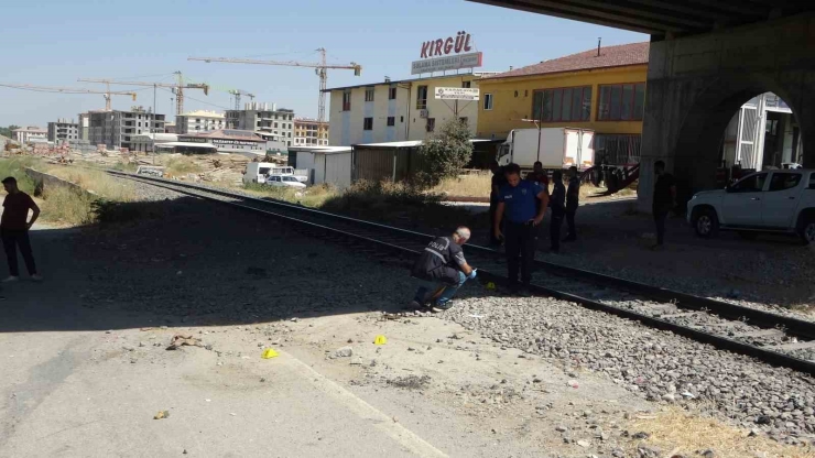 Malatya’da Yük Treni Yayaya Çarptı: 1 Ağır Yaralı
