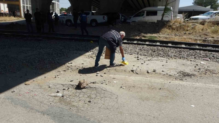 Malatya’da Yük Treni Yayaya Çarptı: 1 Ağır Yaralı