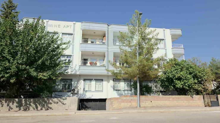 Kardeşi Ve Yeğenlerinin Gözü Önünde Eniştesini Öldürdü