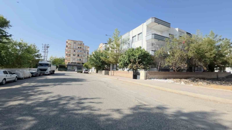 Kardeşi Ve Yeğenlerinin Gözü Önünde Eniştesini Öldürdü