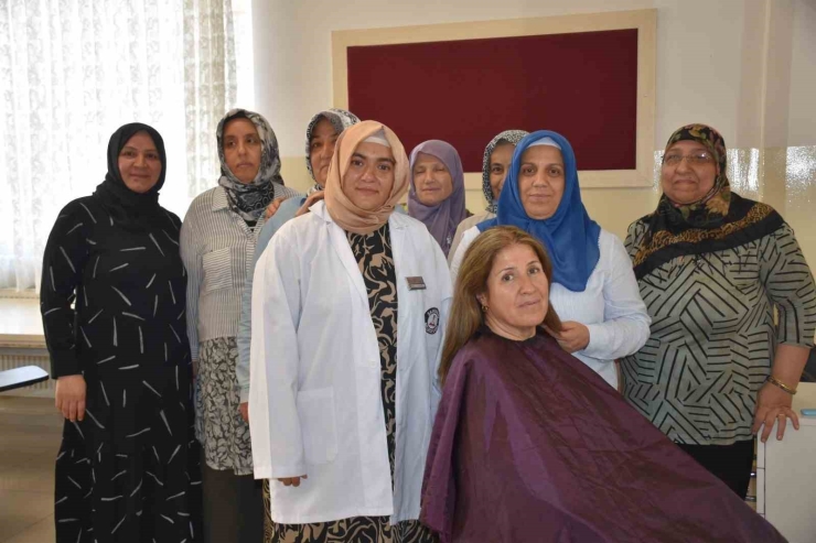 Gaziantep’te Kadınlar Binevler Sosyal Tesisi’nde Meslek Öğreniyor