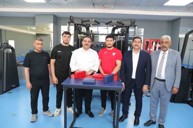 Başkandan Dünya Şampiyonuna Moral Ziyareti