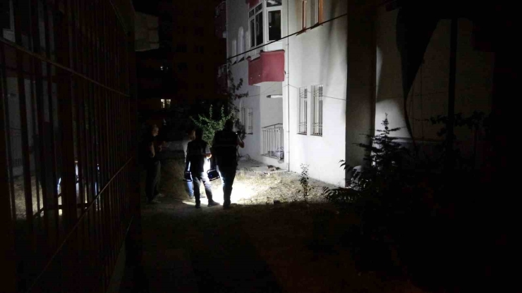 Pencerede Sigara İçerken Düşen Çocuk Yaralandı