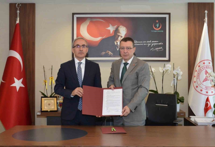 Gibtü İle Sağlık Bakanlığı Arasında ’afiliasyon’ Anlaşması