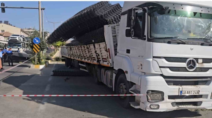 Malatya’da Kontrolden Çıkarak Karşı Şeride Geçen Araç Korkuttu