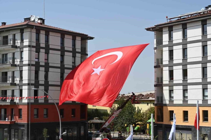 Malatya’da Depremzedelere Yeni Yuvaları Teslim Ediliyor
