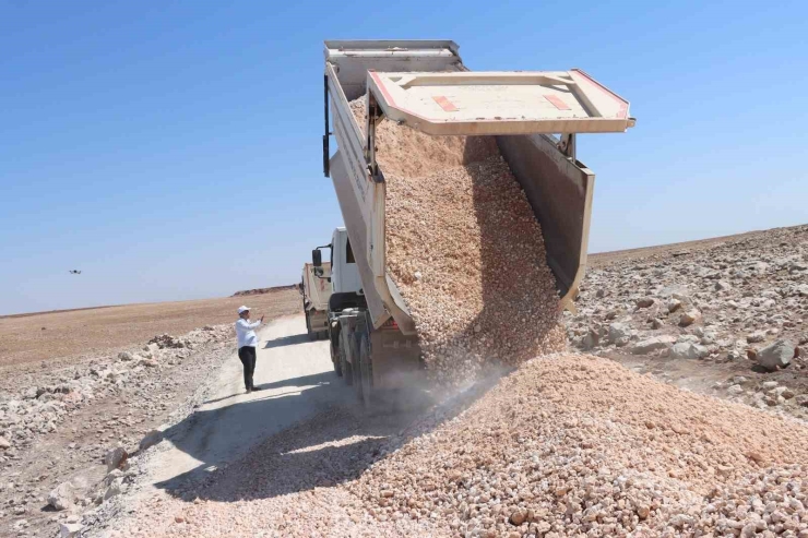Büyükşehir Siverek’te Yol Atağına Geçti
