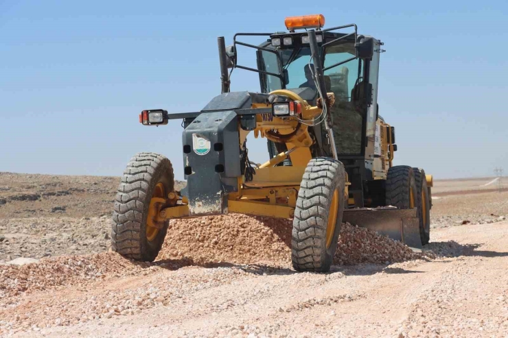 Büyükşehir Siverek’te Yol Atağına Geçti