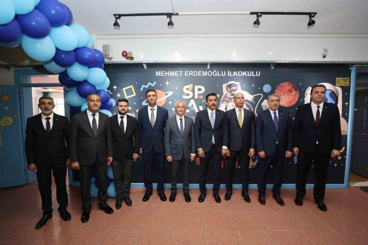 Başkan Tahmazoğlu’ndan Öğrencilere 881 Bin Adet Boyama Seti