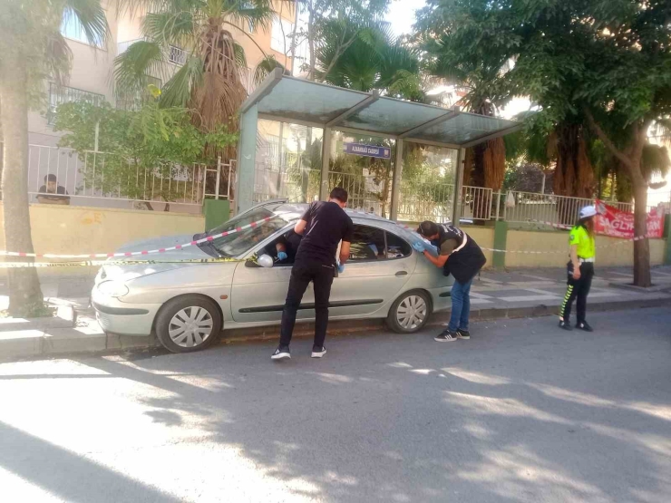 Şanlıurfa’da Otomobil Durakta Bekleyenlere Çarptı: 1 Öğrenci Öldü, 3 Kişi Yaralandı