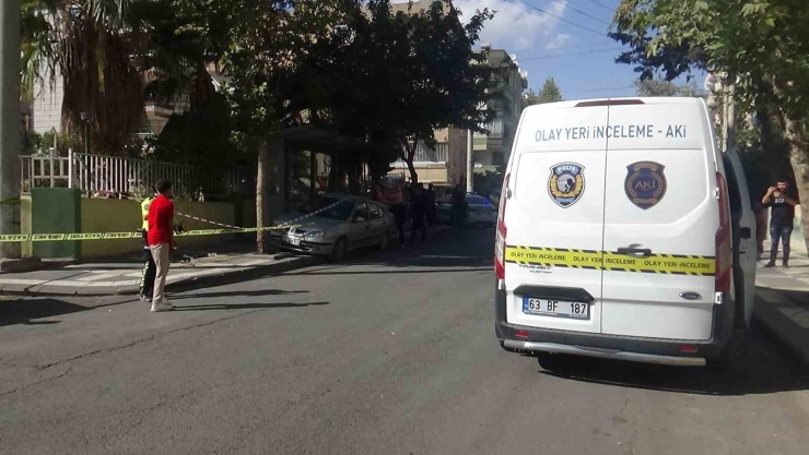 Şanlıurfa’da Otomobil Durakta Bekleyenlere Çarptı: 1 Öğrenci Öldü, 3 Kişi Yaralandı