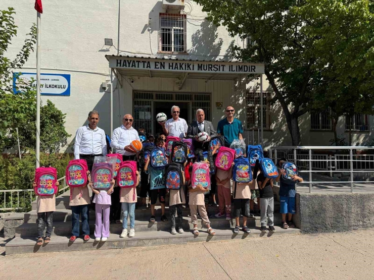 Diyarbakır’da Hayırseverlerden 82 Okuldaki Öğrencilere Kırtasiye Malzemesi Desteği