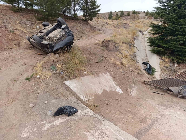 Hekimhan’da Otomobil Drenaj Kanalına Düştü: 1 Yaralı
