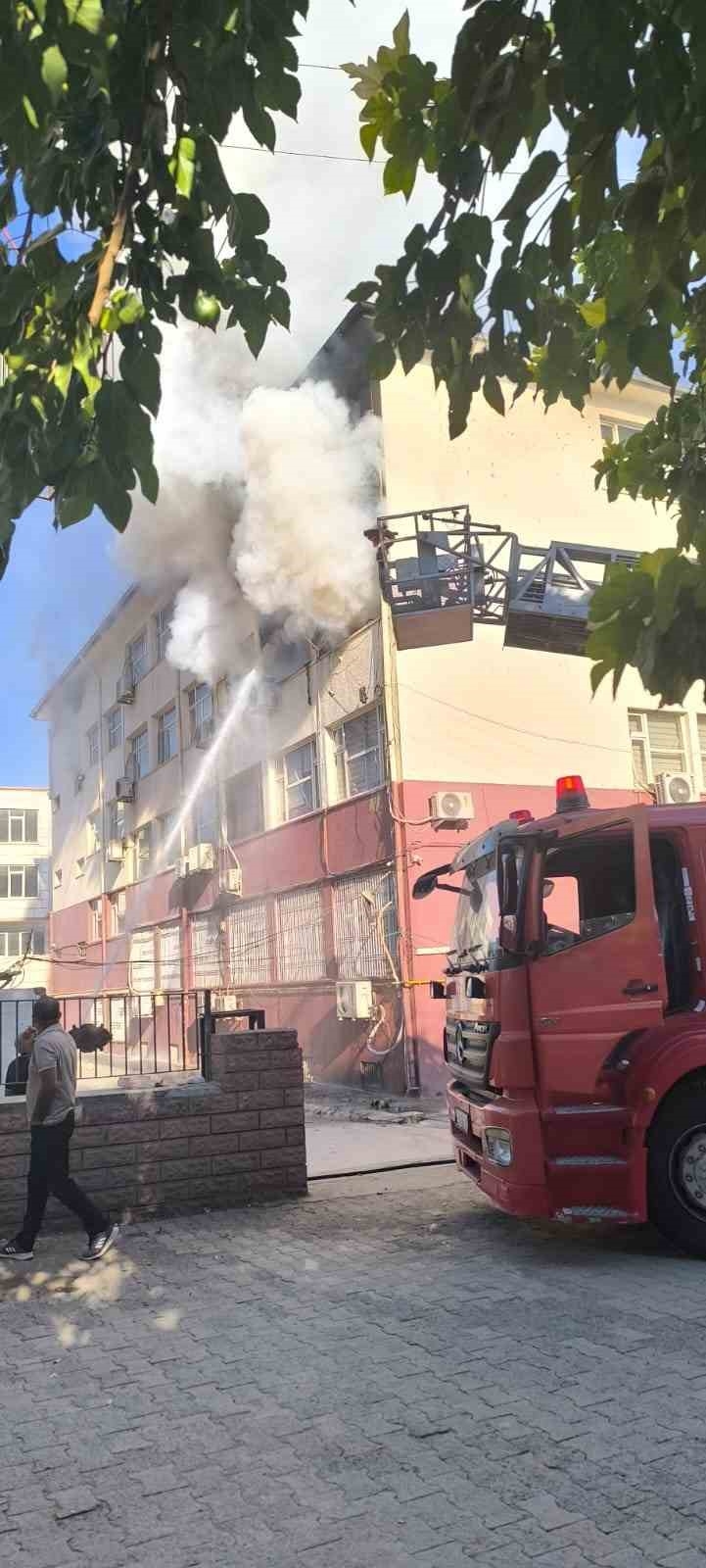 Hilvan Hükümet Konağı’nda Yangın