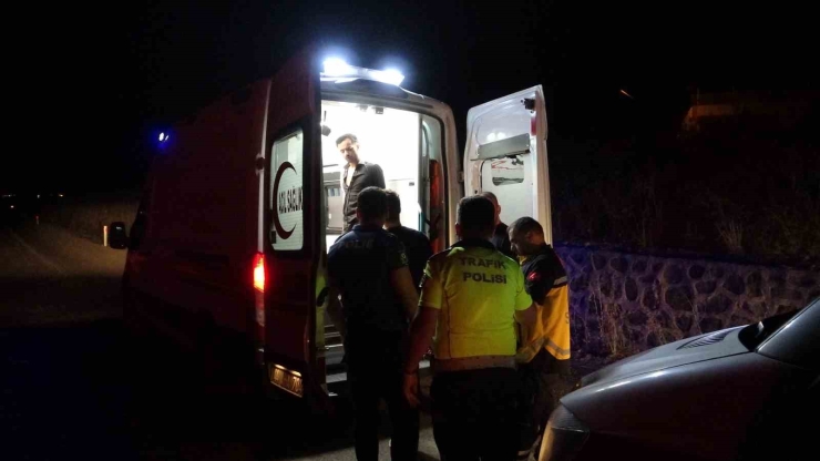 Malatya’da "dur" İhtarına Uymayan Araç Kaza Yaptı: 4 Yaralı