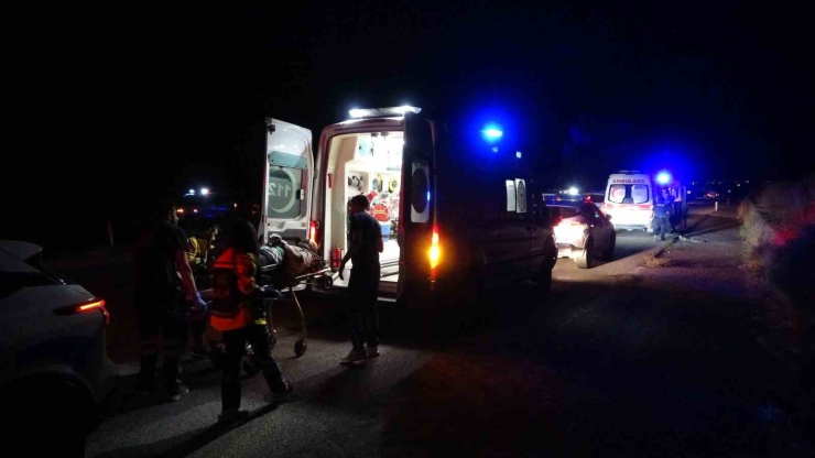Malatya’da "dur" İhtarına Uymayan Araç Kaza Yaptı: 4 Yaralı