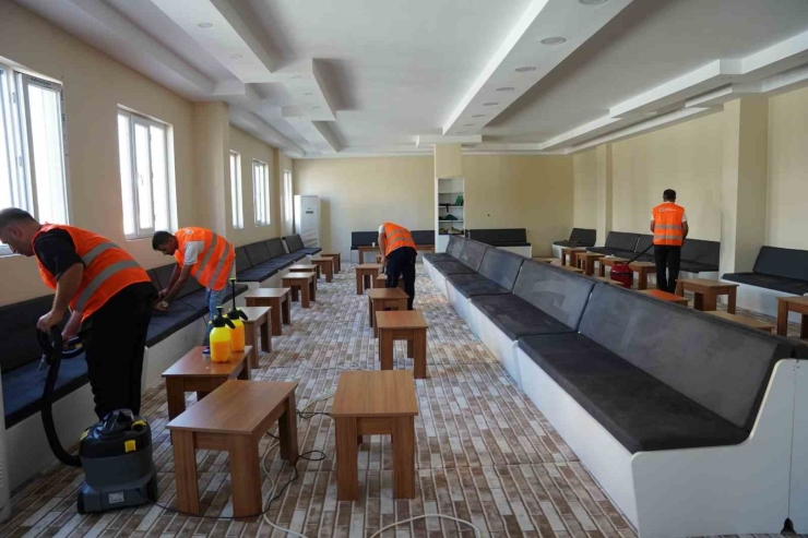 Kahta’daki Taziye Evlerinde Kapsamlı Temizlik Çalışması Başlatıldı