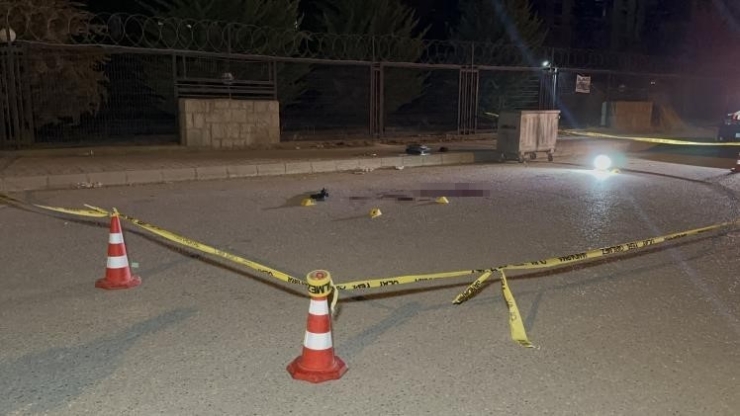 22 Yaşındaki Genç, Sokak Ortasında Vurulmuş Halde Bulundu