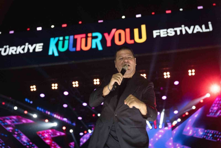 Gastroantep’in İlk Konserinde Kubat Sahne Aldı