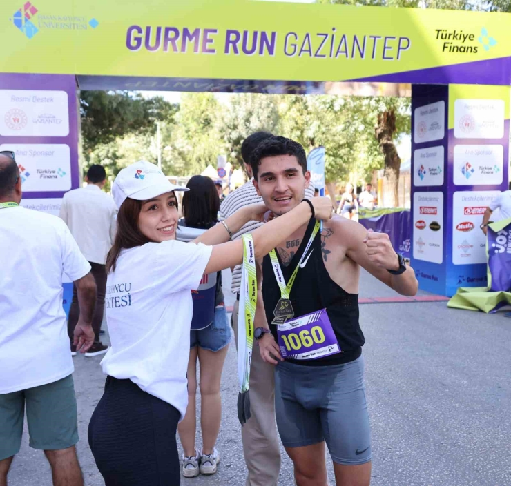 Hasan Kalyoncu Üniversitesi Lider Paydaşlığında Türkiye’nin İlk Gastronomi Temalı Uluslararası Yol Koşusu, Gurme Run Gaziantep’te Gerçekleşti