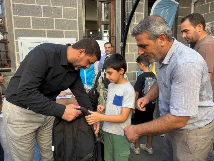 Diyarbakırlı Duyarlı İş Adamı Bozkuş, Öğrencileri Unutmadı