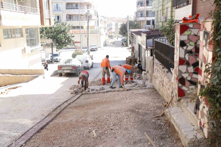 Haliliye’de 15 Ekiple Yol Yapım Ve Onarım Çalışmaları Sürüyor