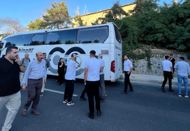Freni Patlayan Tırın Otobüse Çarpma Anı Kamerada